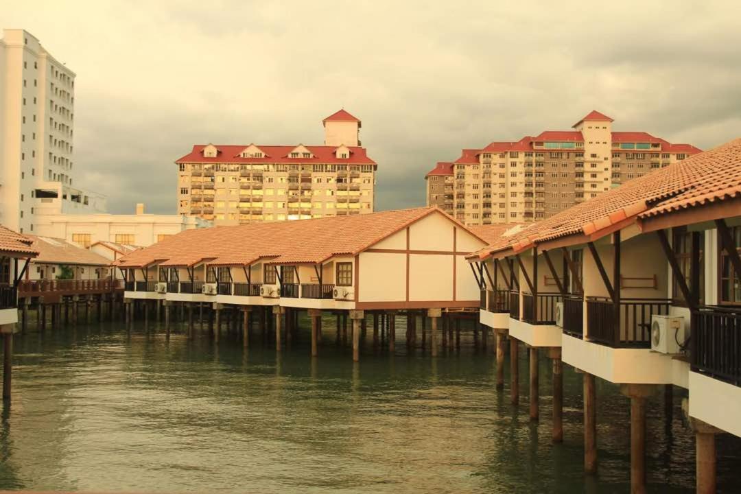 K. E. Private Water Chalet, Port Dickson Ngoại thất bức ảnh